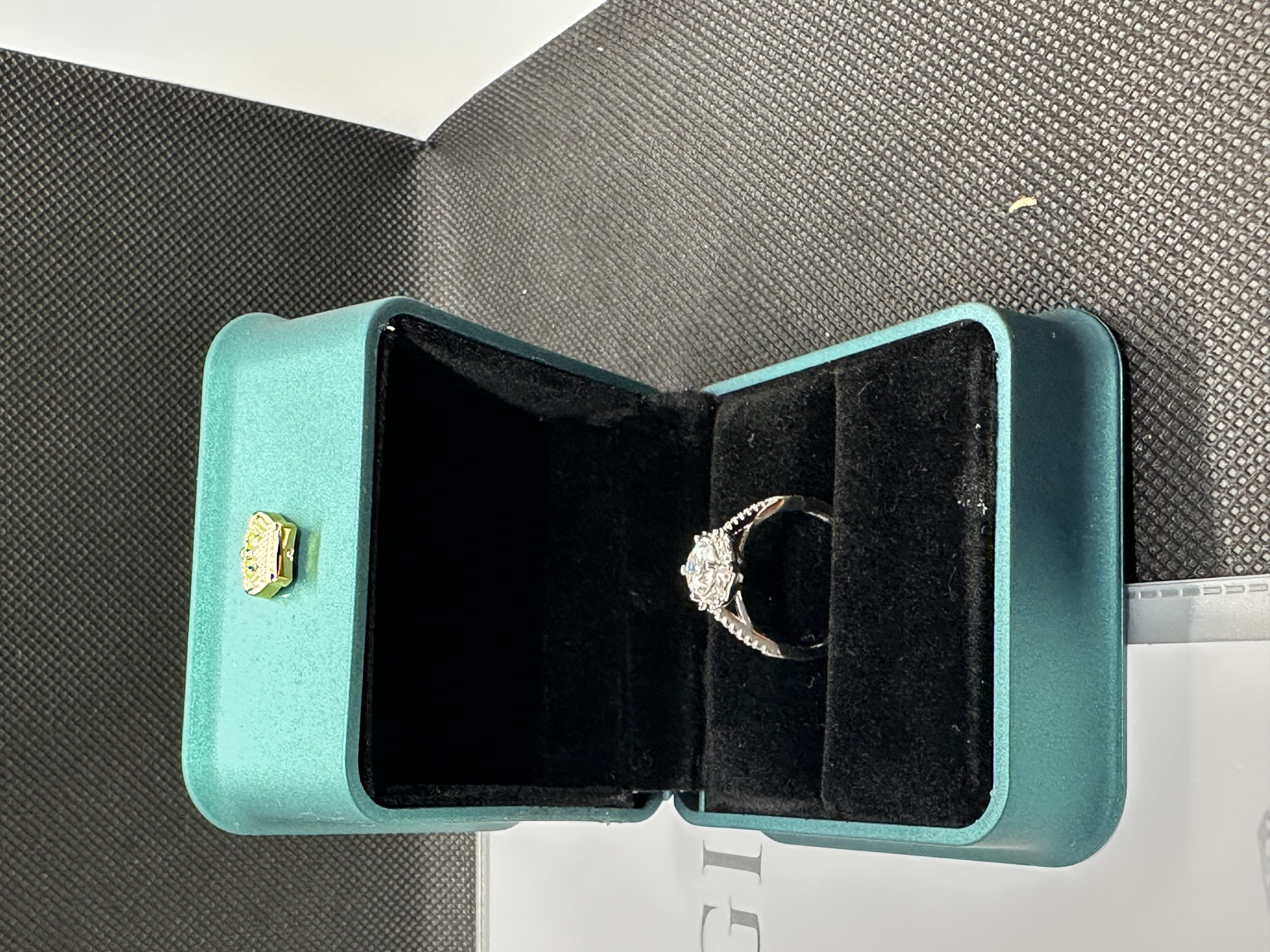 天然ダイヤモンド1.01ct Au750（さくらきずな）