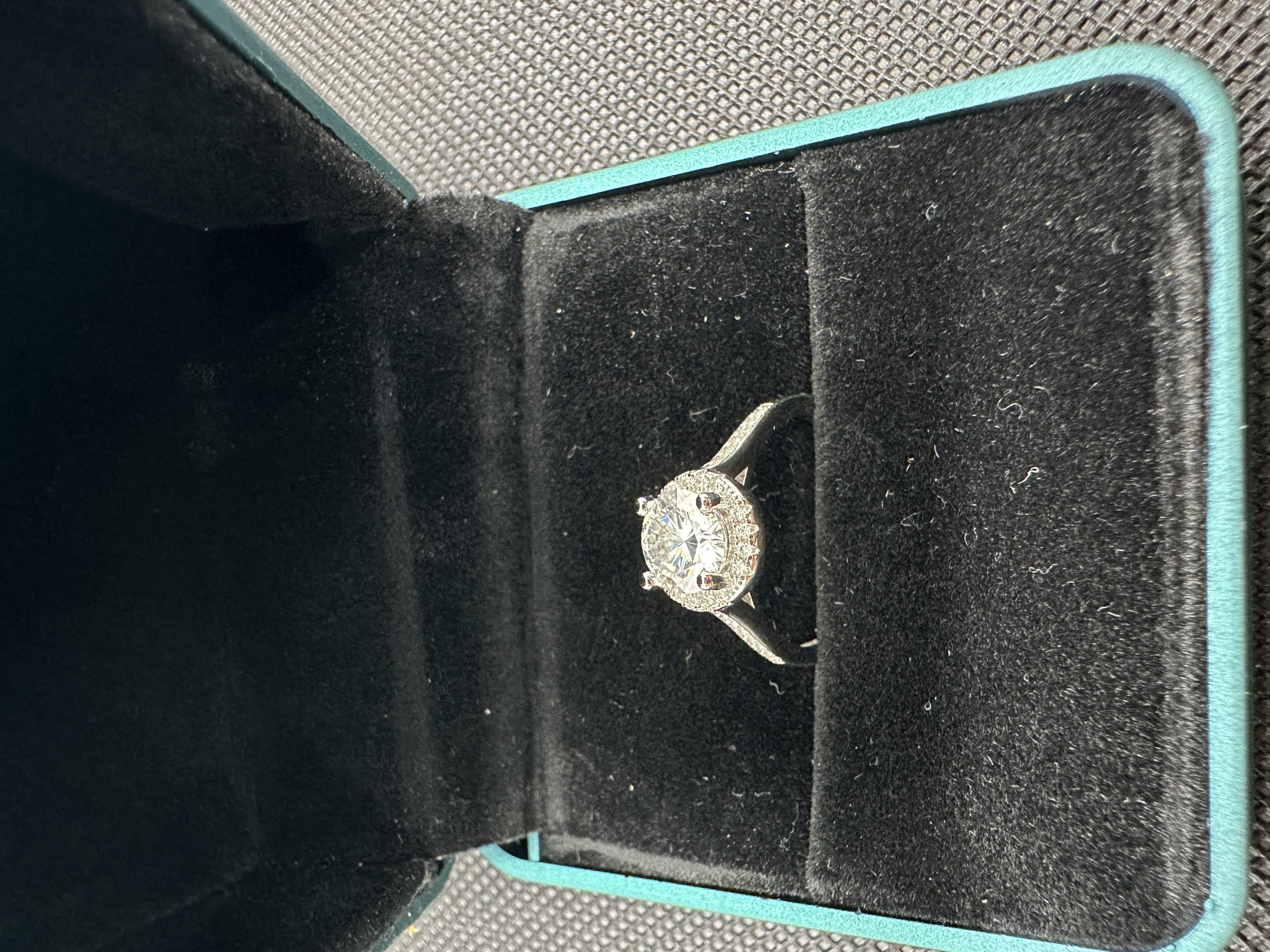 天然ダイヤモンド1.01ct Au750（せいぼせい）