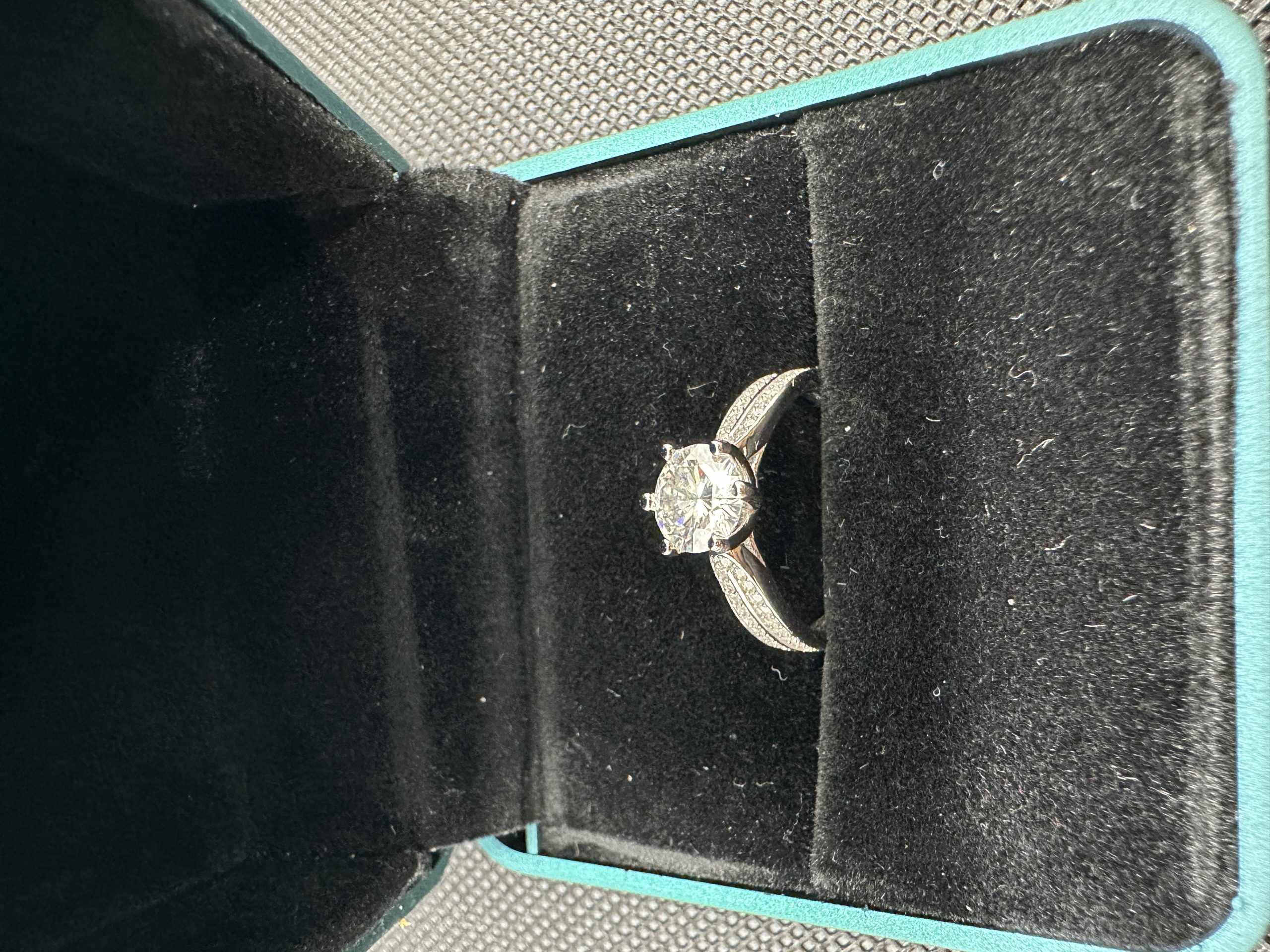 天然ダイヤモンド1.01ct Au750（つららのなみだ）