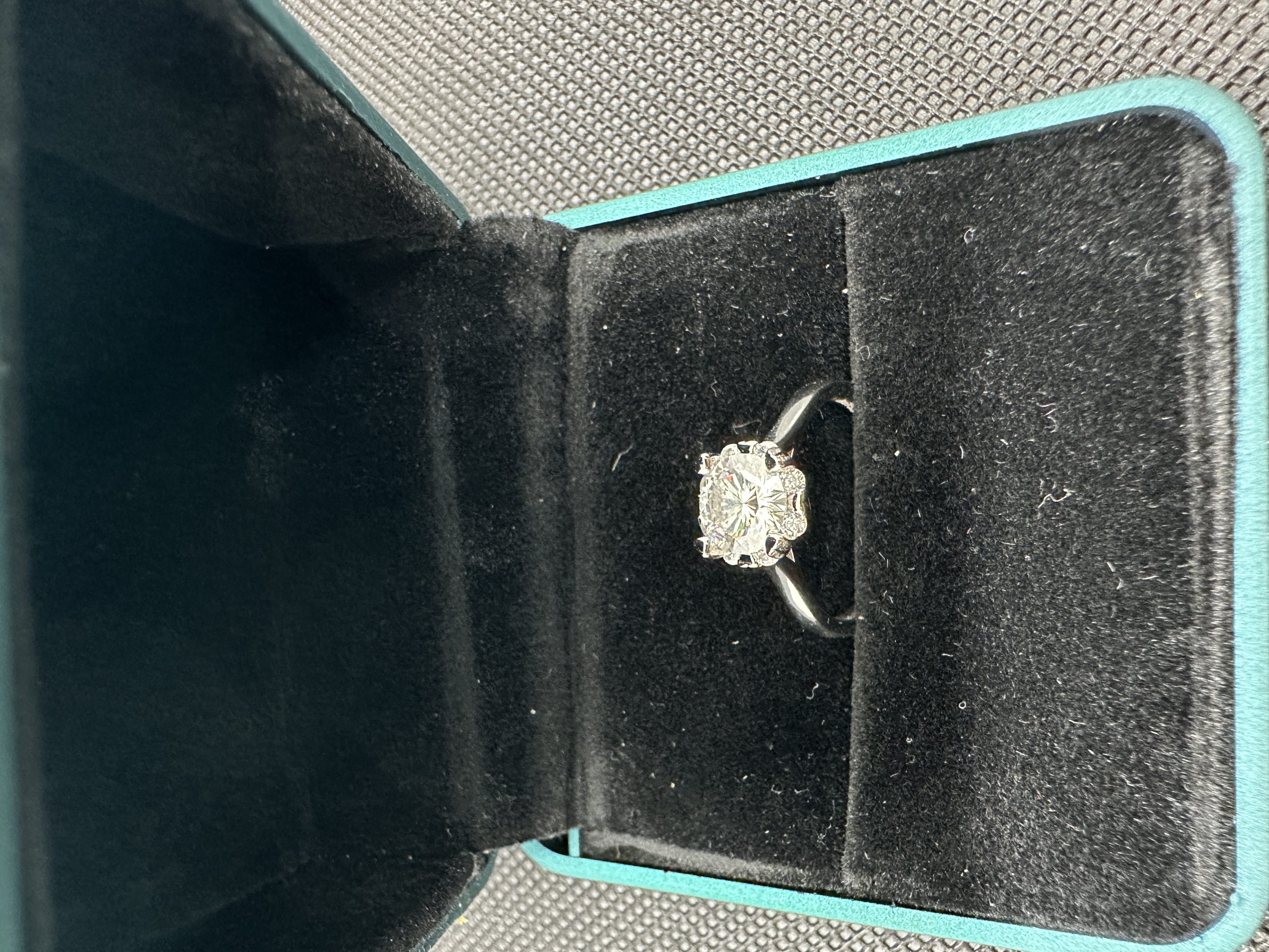 天然ダイヤモンド1.01ct Au750（あかねぐも）