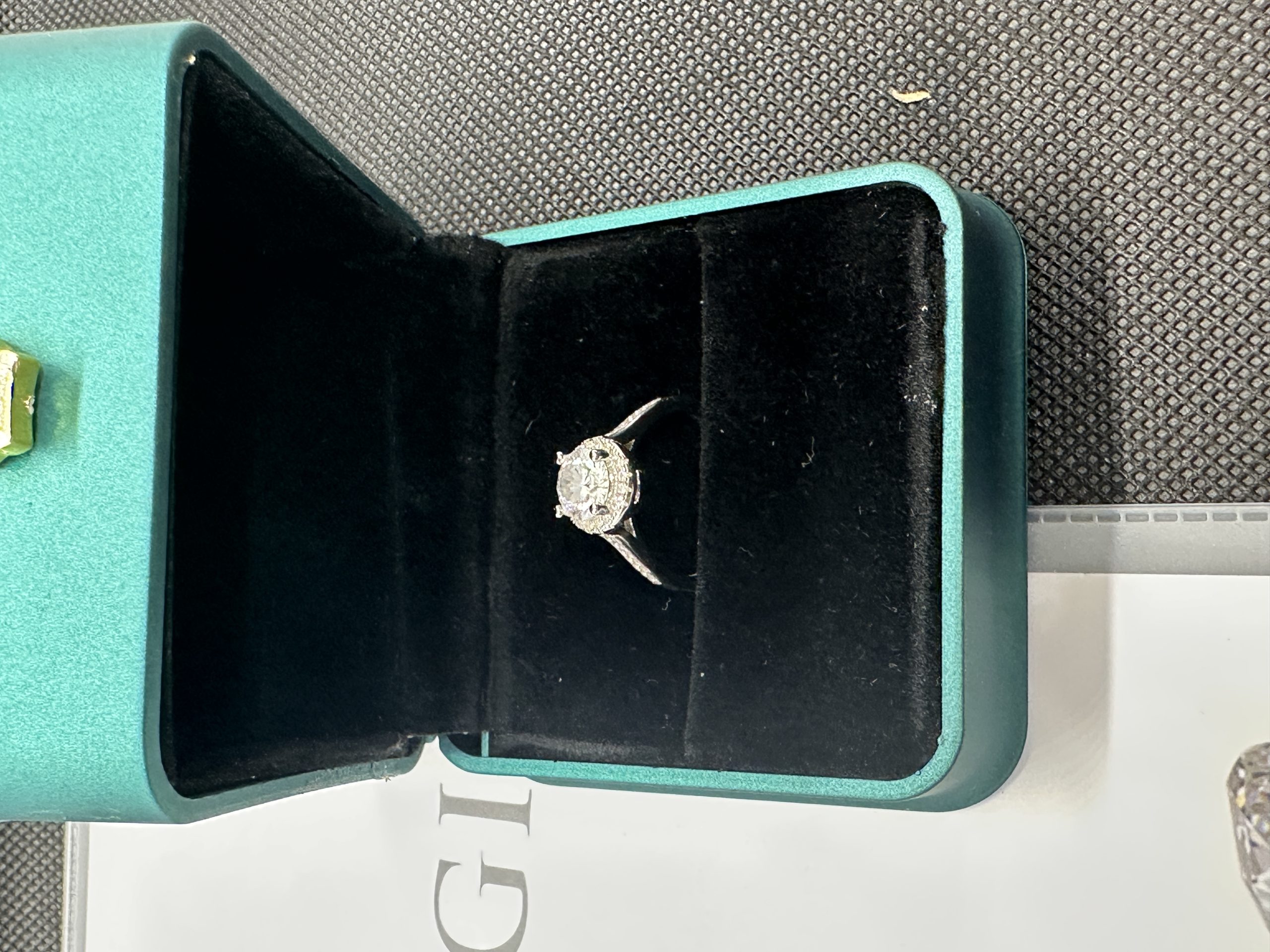 天然ダイヤモンド1.01ct Au750（せみしぐれ）