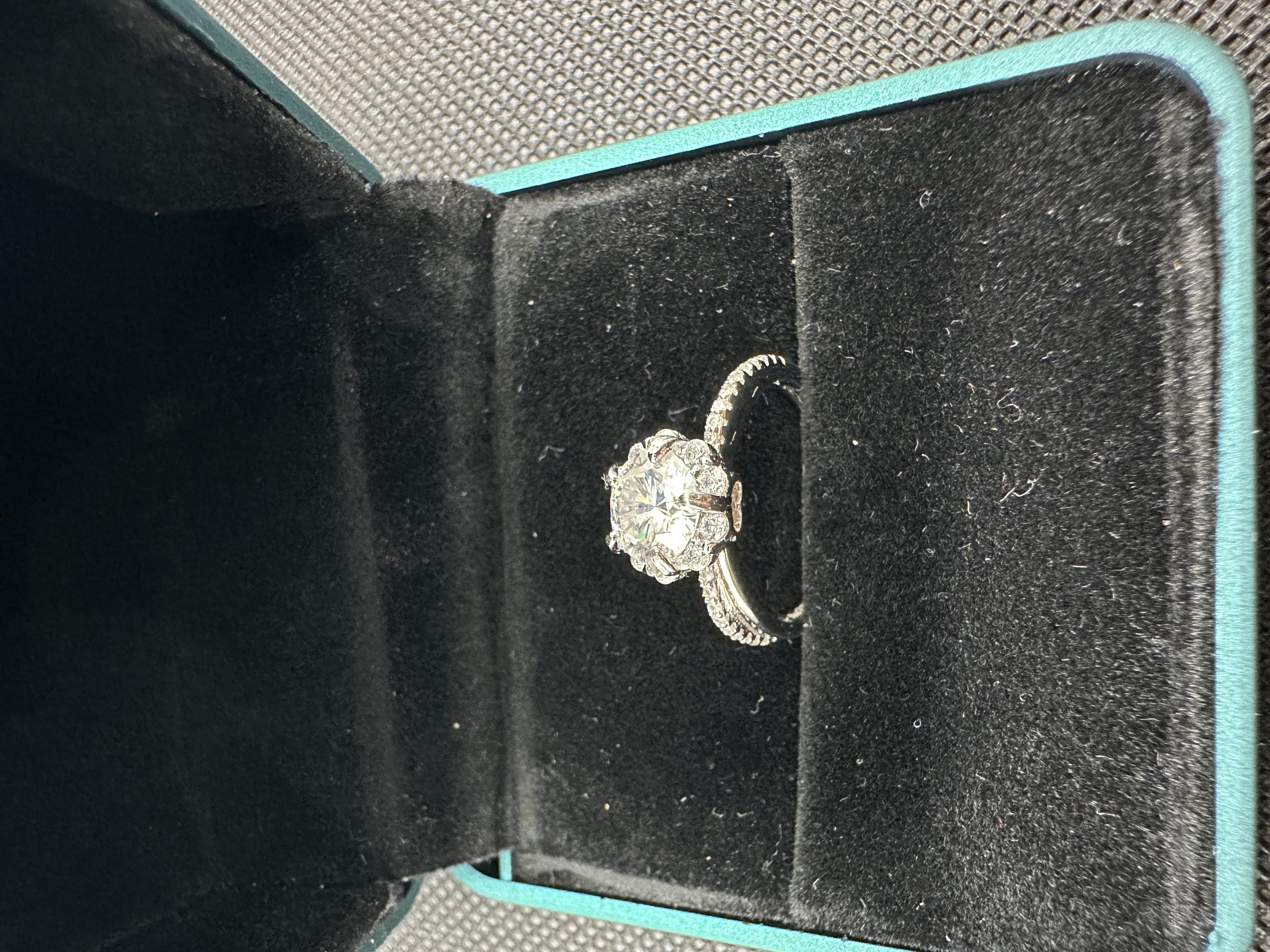 天然ダイヤモンド1.01ct Au750（いちょうのまい）