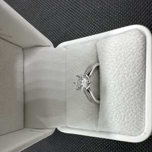 ダイヤモンド指輪 グラフ バタフライ リング 天然ダイヤモンド1.01ct GIA証明書 AU750指  輪