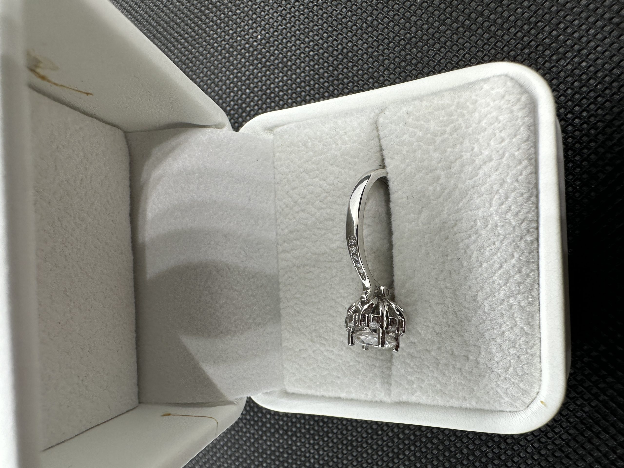 ダイヤモンド指輪 ダイヤモンド 選び方 天然ダイヤモンド1.01ct GIA証明書 AU750指輪