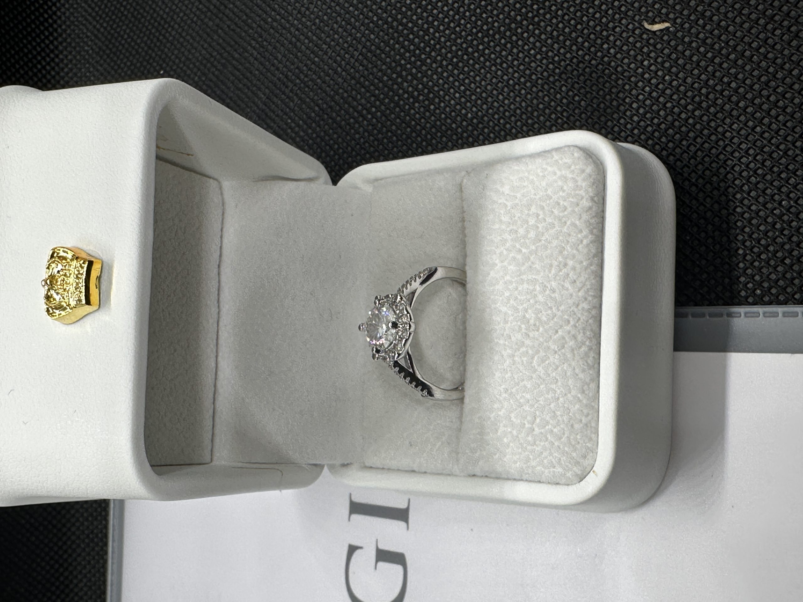 ダイヤモンド指輪 ダイヤモンド チャーム 天然ダイヤモンド1.01ct GIA鑑定書 AU750指輪